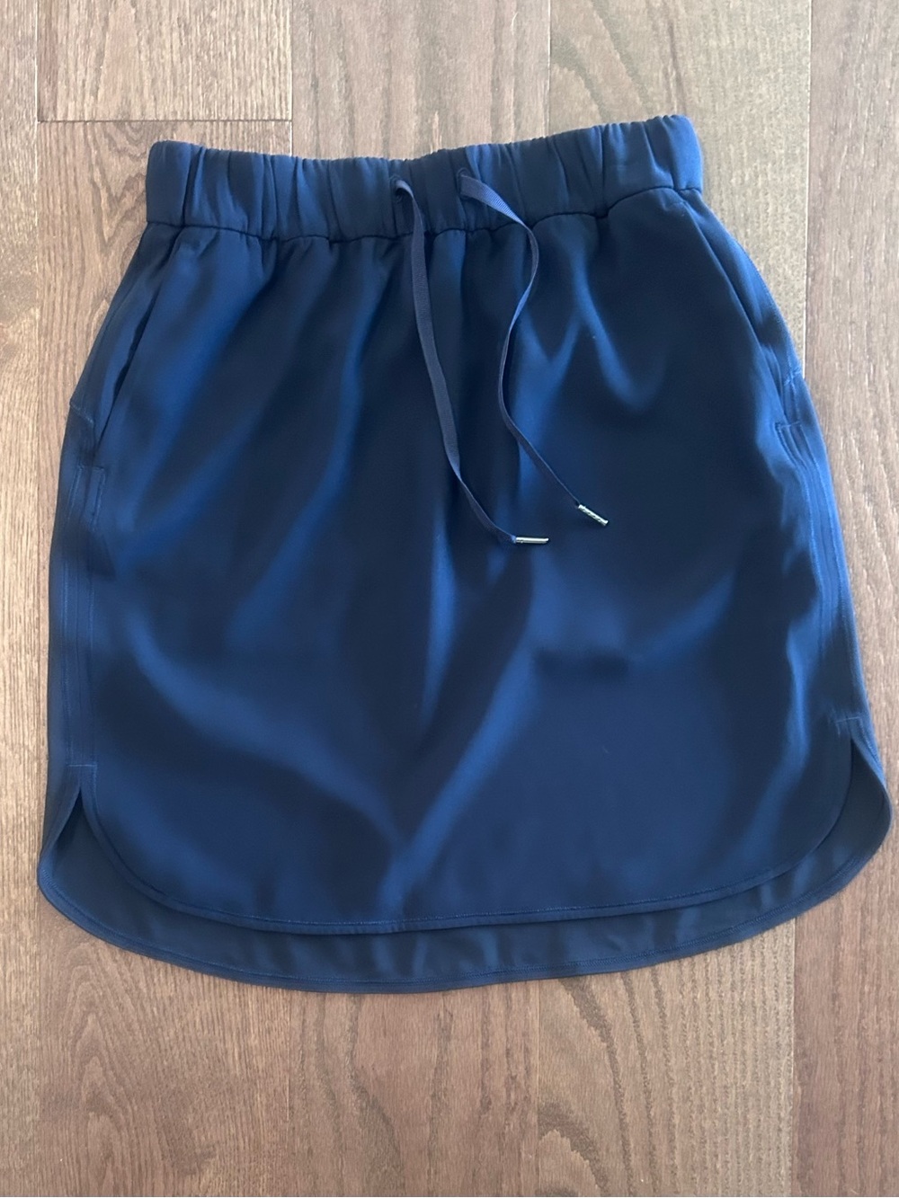 Lululemon Size 8 On the Fly Woven Skirt